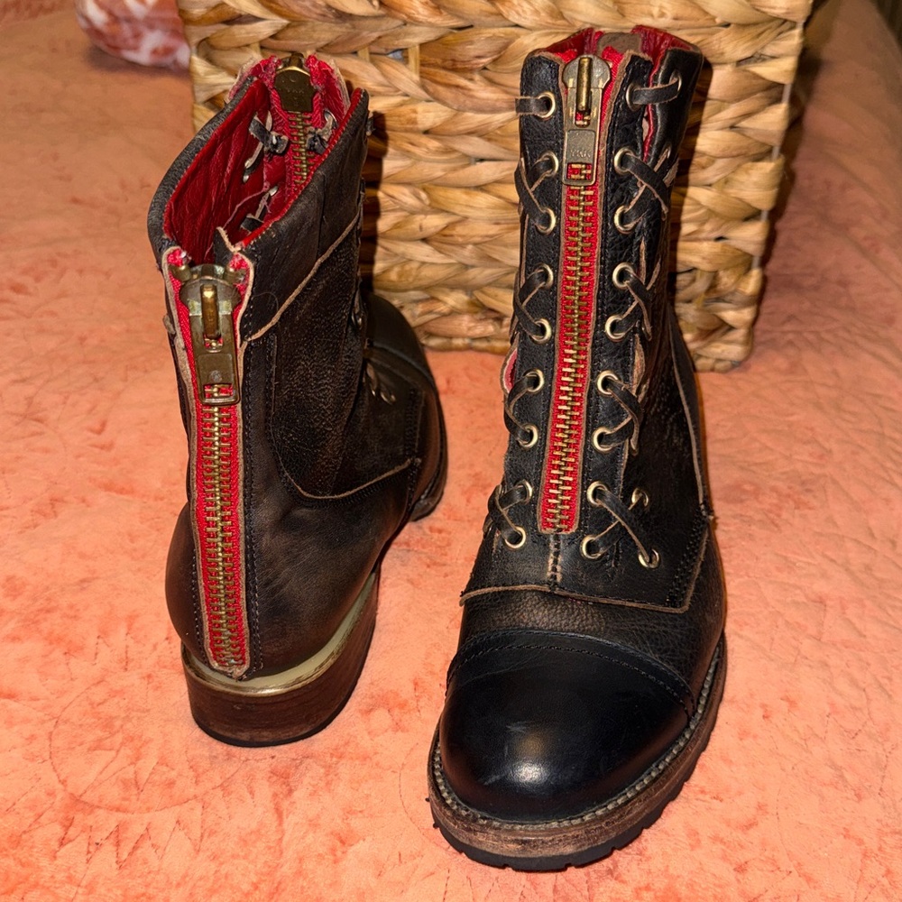 Freebird Liverpool Red Zipper Black Size 10 fit like 9.5 or small 10 - Picture 2 of 16